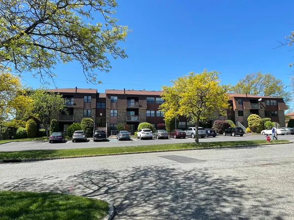 99 Keystone Ct #9, Woodbridge, NJ 07095