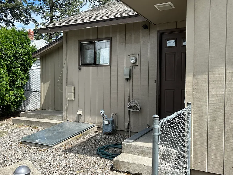 4917 N Maple St — Photo 6