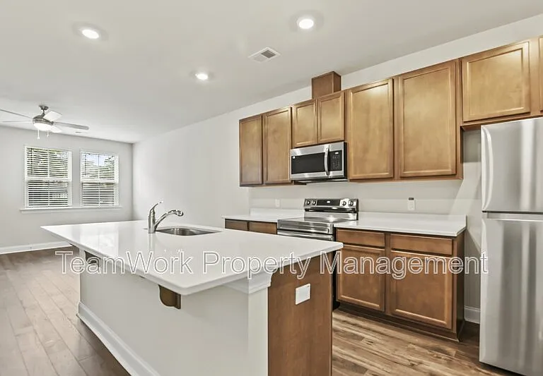 101 Langley Dr #B — Photo 3