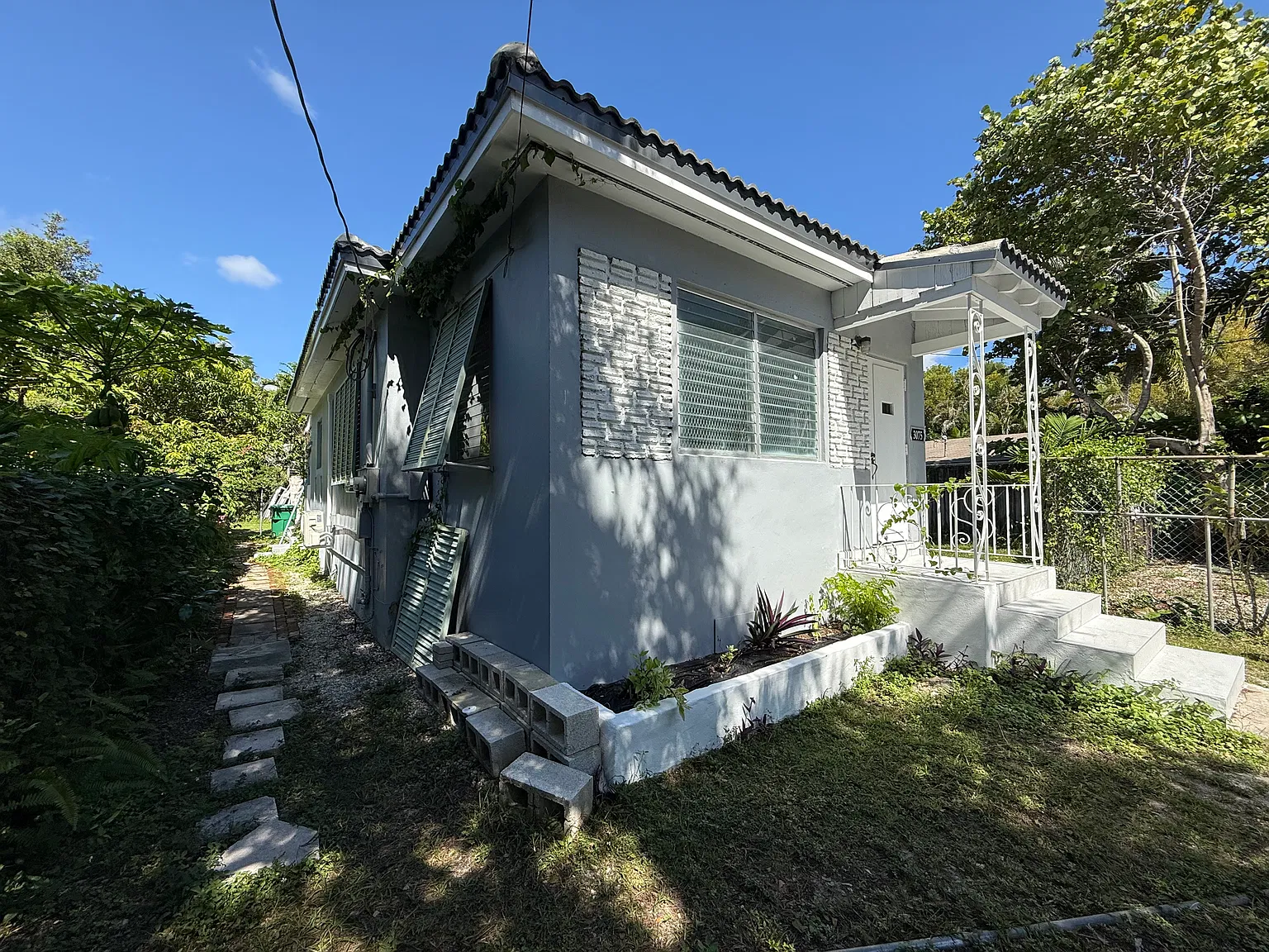 2 bed, 1999 sqft, $3,300 — Photo 2
