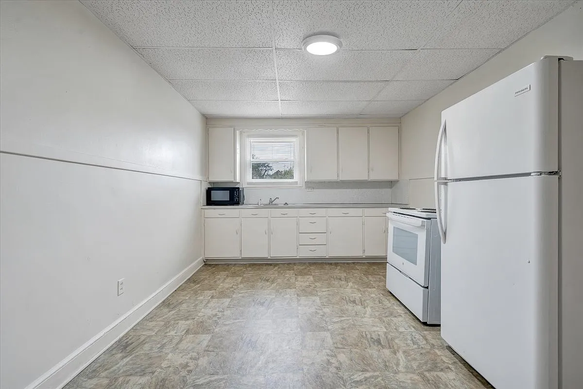 2 bed, 980 sqft, $915 — Photo 2