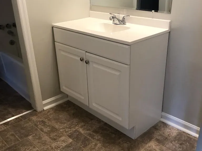 1043 Harold Dr — Photo 3