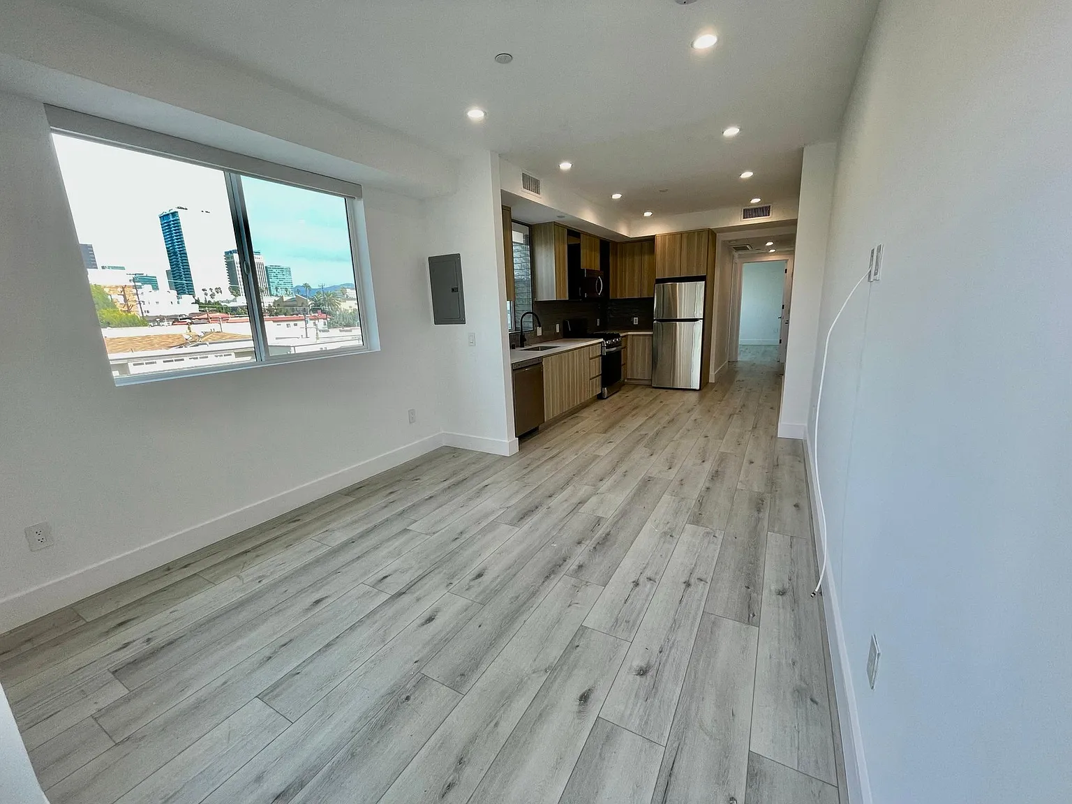 928 S Catalina St — Photo 2