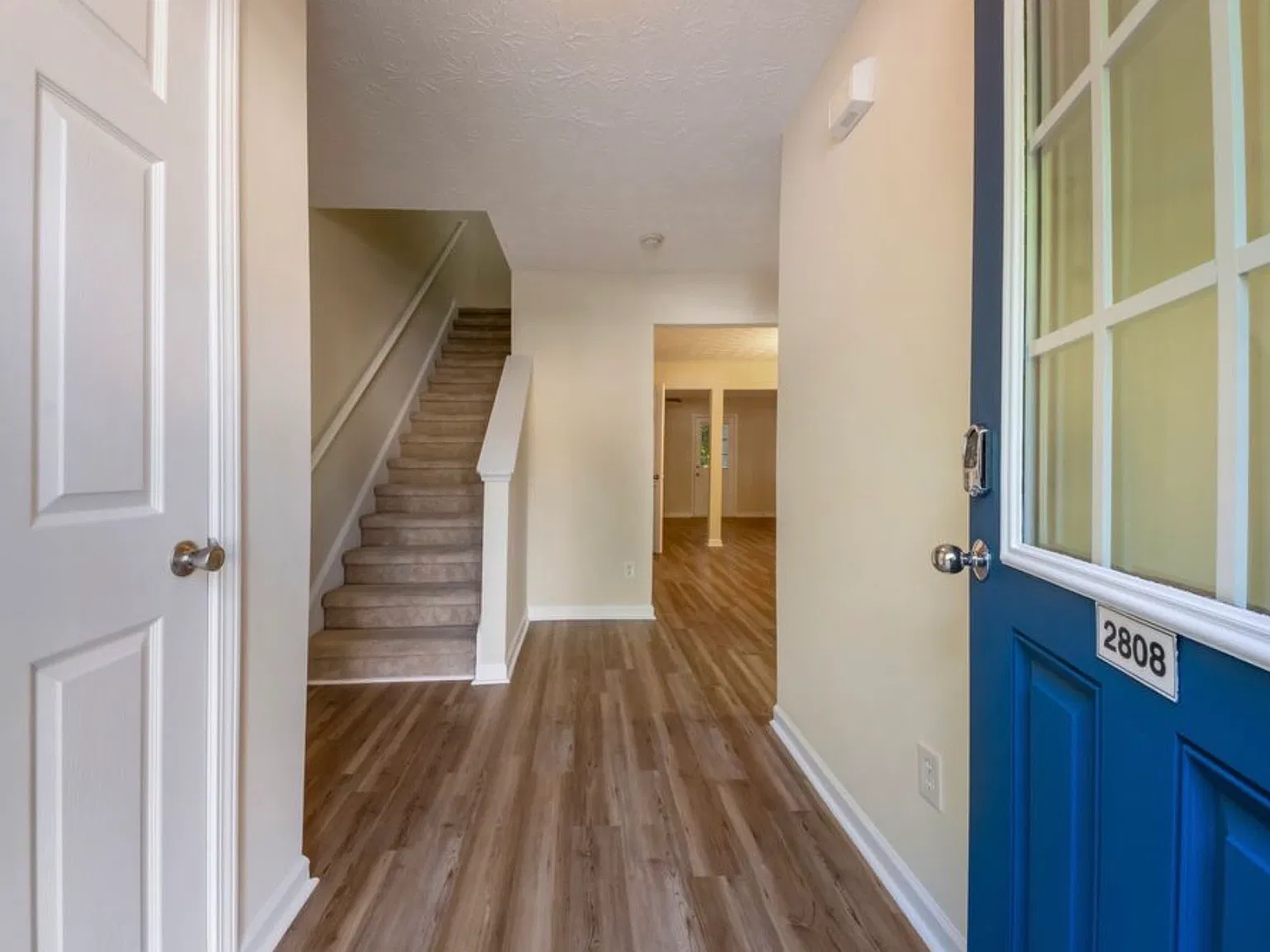 3 bed, 1288 sqft, $1,800 — Photo 2