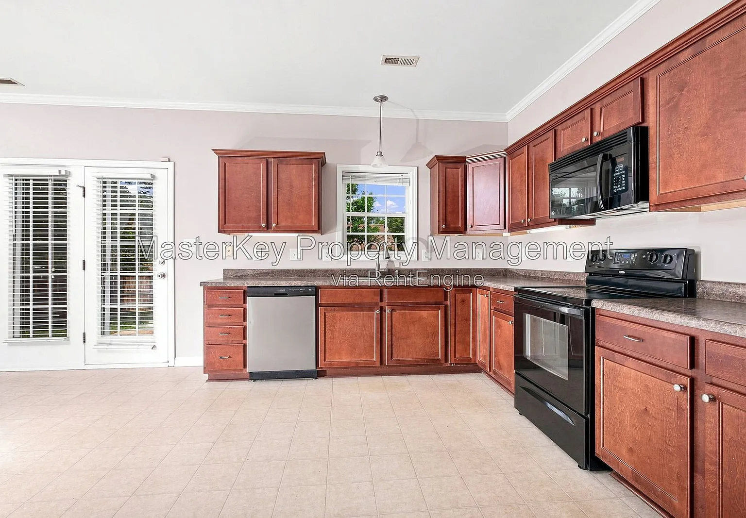 4 bed, 2.5 bath, 2241 sqft, $2,095 — Photo 4