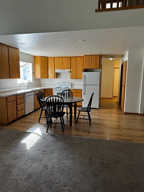 4 bed, 1800 sqft, $2,200 — Photo 1
