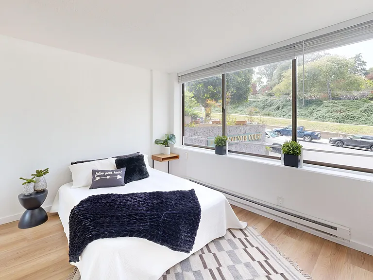 2055 Sacramento Street — Photo 14