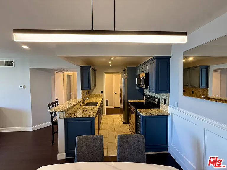 8530 Holloway Dr #318 — Photo 10