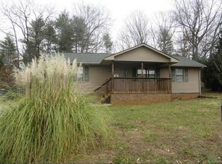 36 Five Oaks Ln, Hickory, NC 28601