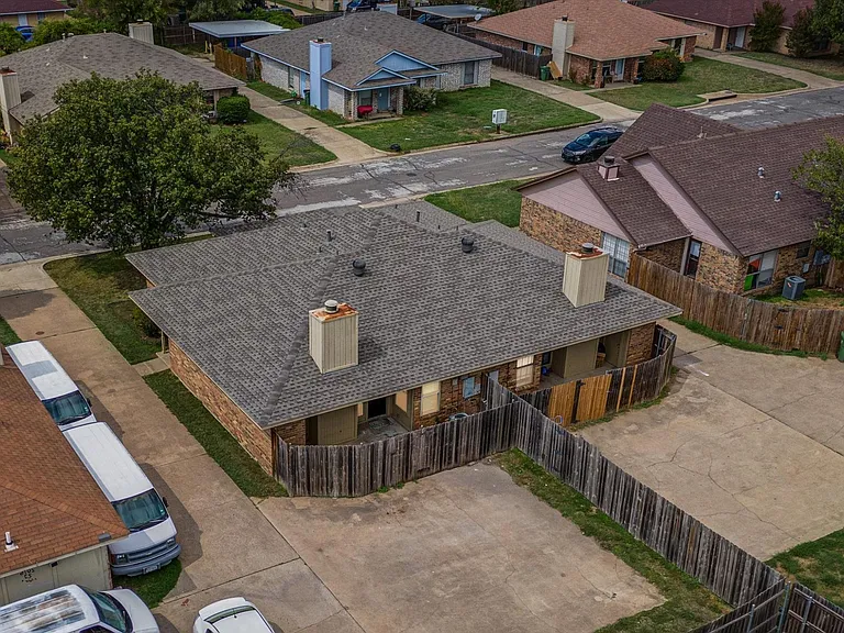 2319 Indigo Ln — Photo 32
