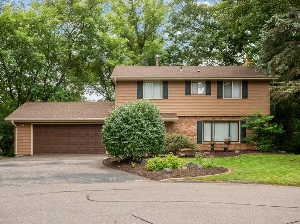 19029 Hanus Cir, Minnetonka, MN 55345