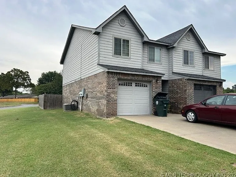 2700 Kimberlea Dr — Photo 2