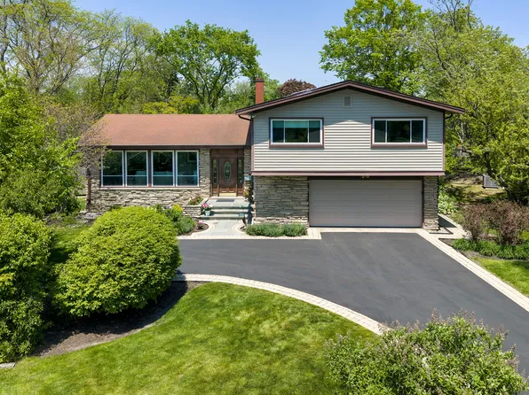 370 Charal Ln, Highland Park, IL 60035