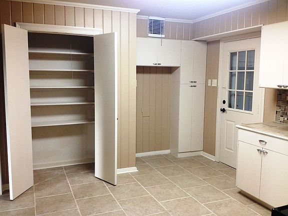 5th image of 106 E Martindale Dr