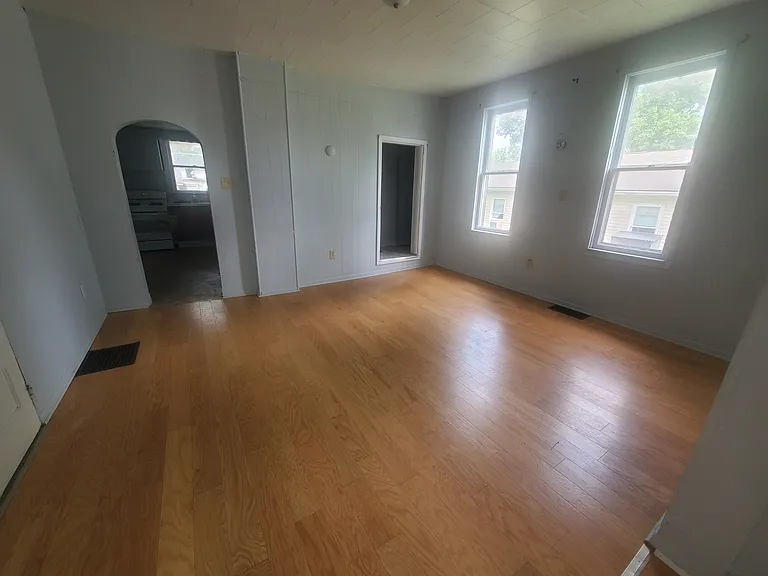 757 S Freedom Ave — Photo 2