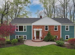 11 Hunters Trl, Warren, NJ 07059