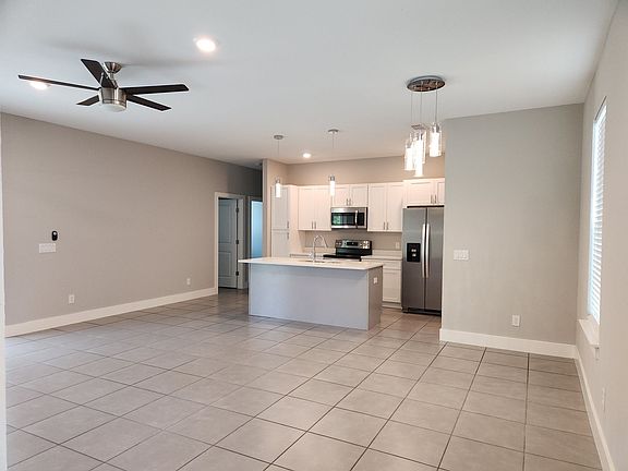 5th image of 395 Daffodil Ln