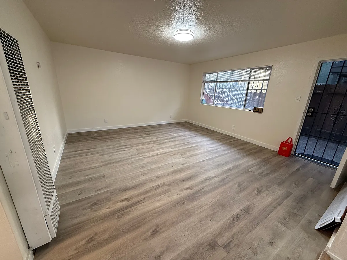 Building Photo - 136 Catron Dr #C
