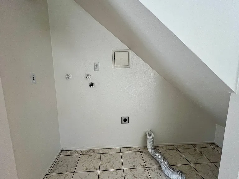 975 Owsley Ave — Photo 23