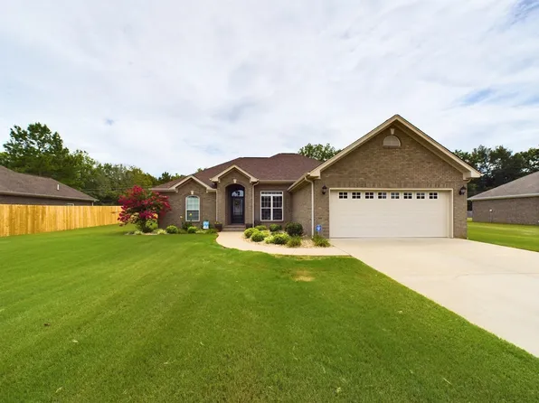 1442 Memory Ln, Tuscumbia, AL 35674