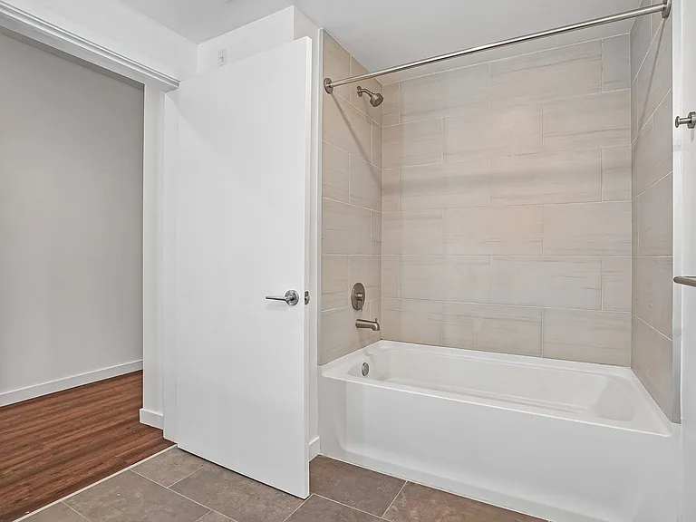 689 S Catalina — Photo 10