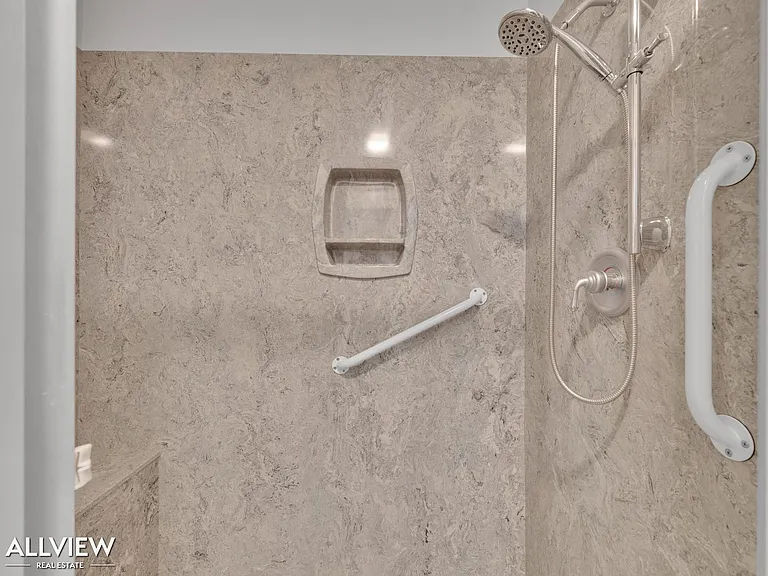 17547 Devereux Rd — Photo 23