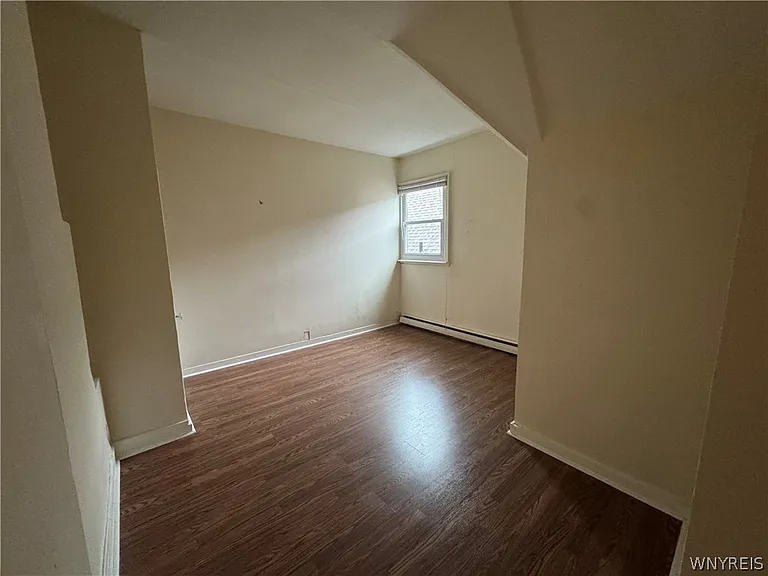 548 Potomac Ave — Photo 8