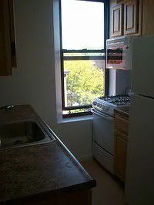 Rented by M.Grossman R.E. Management | media 41
