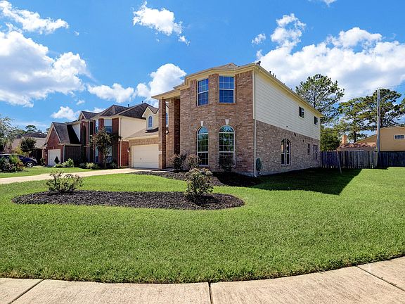 2nd image of 3720 Armand Dr