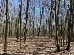 Russell Ln, Tafton, PA 18464