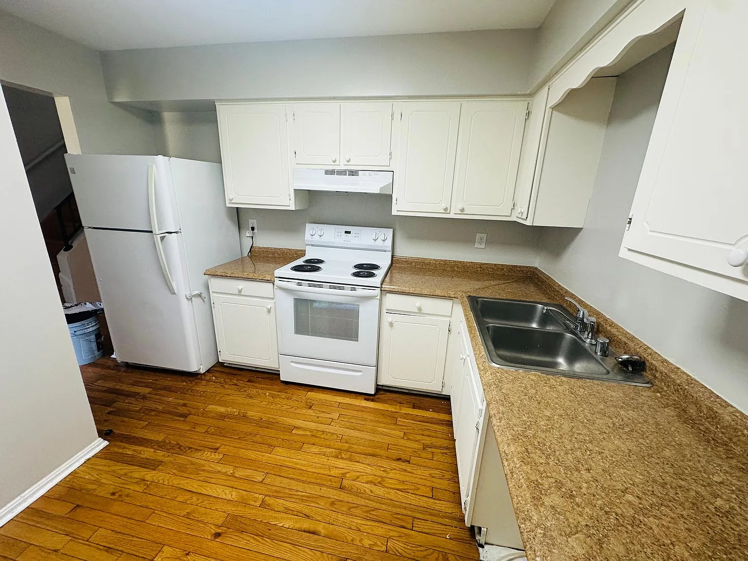 3 bed, 1.5 bath, 1950 sqft, $1,375 — Photo 4