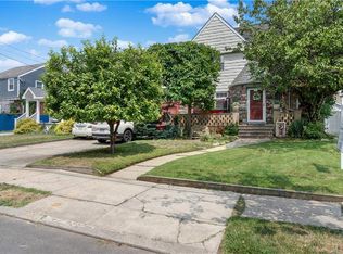 428 Beach 131st St, Rockaway Park, NY 11694