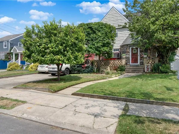428 Beach 131st St, Rockaway Park, NY 11694