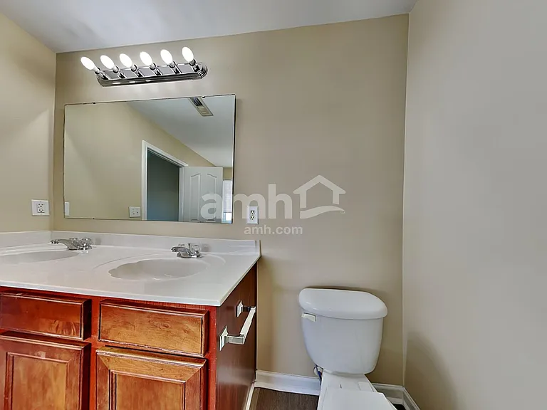 533 Wrayhill Dr — Photo 15