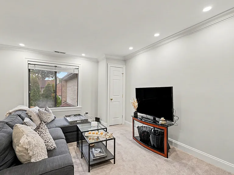 2289 Bedford St #D7 — Photo 12
