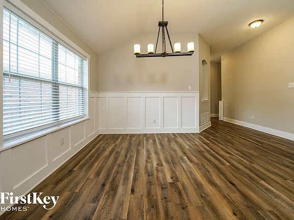 4th image of 11921 Hickory Cir