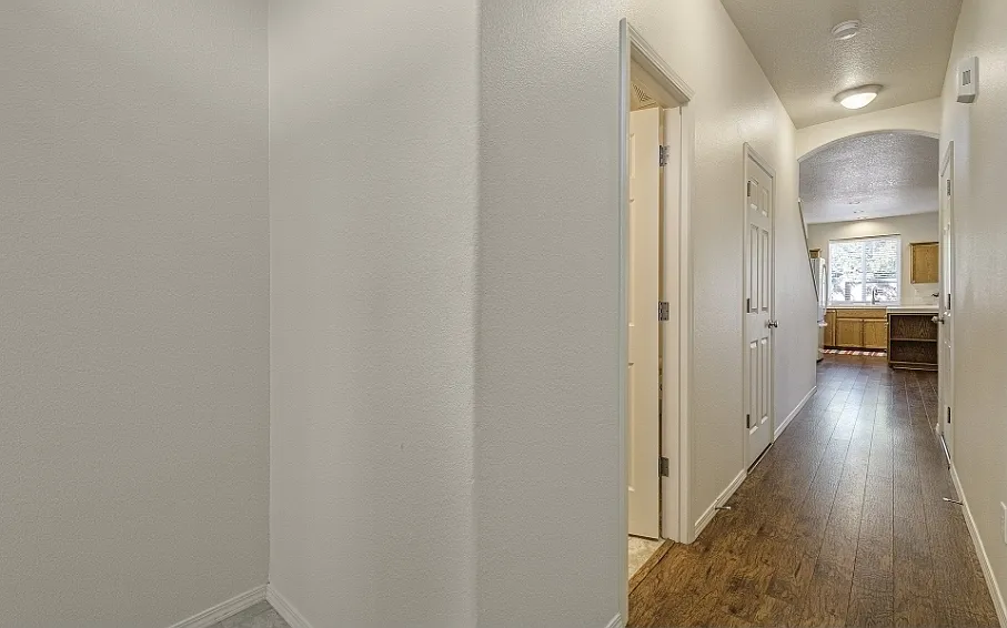 909 SE Sacha Pl — Photo 3
