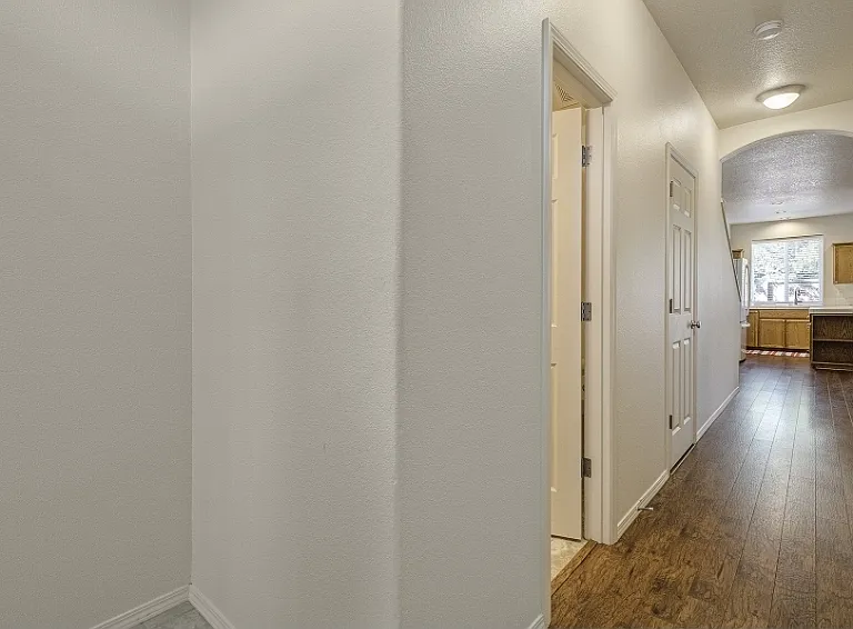 909 SE Sacha Pl — Photo 3