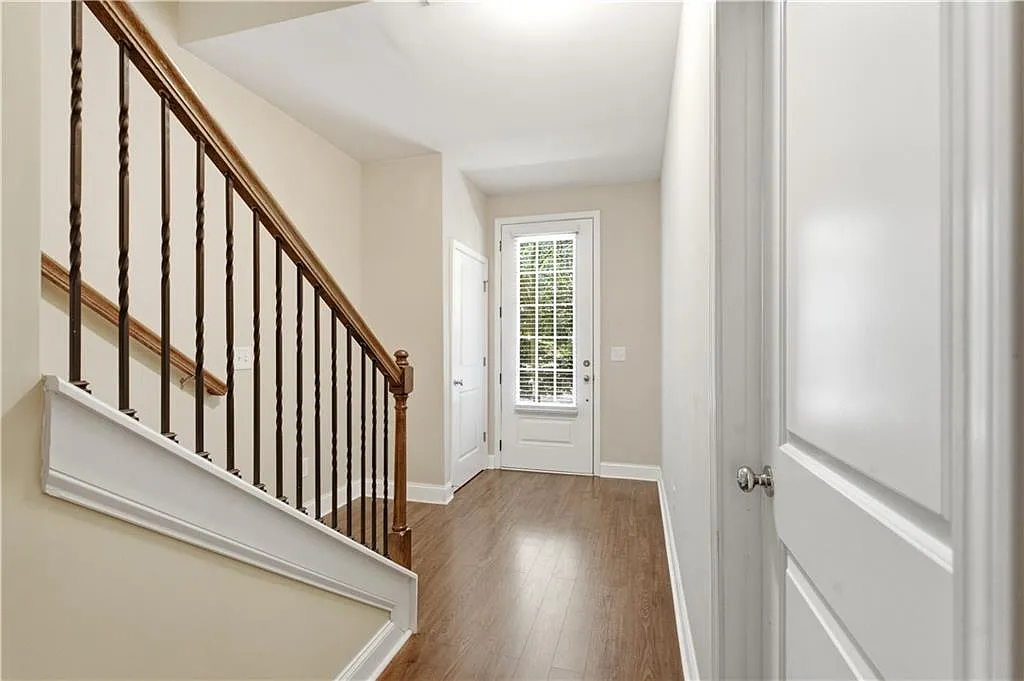 4 bed, 3.5 bath, 2288 sqft, $3,100 — Photo 3