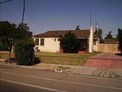 2nd image of 1546 N Fruit Ave