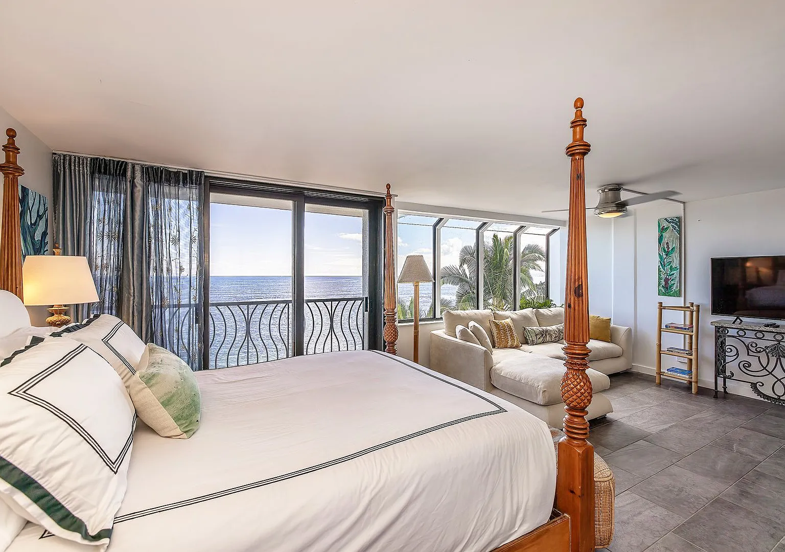 Beachfront - Furnished — Photo 1