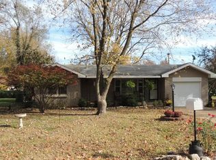 210 N Vine St, Marshfield, MO 65706