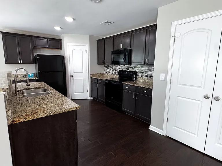 306 Sportsman Dr — Photo 5