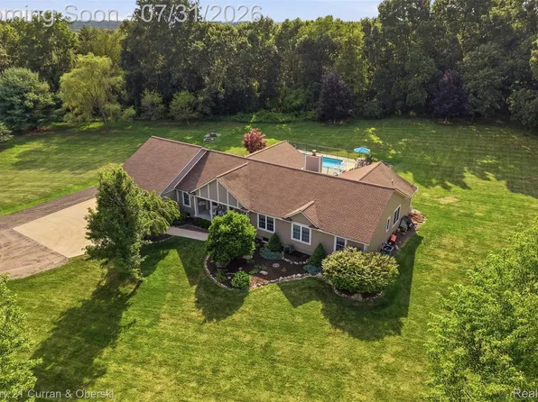 1263 Purdy Ln, Howell, MI 48843