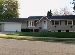 1102 Pierce St, Onalaska, WI 54650