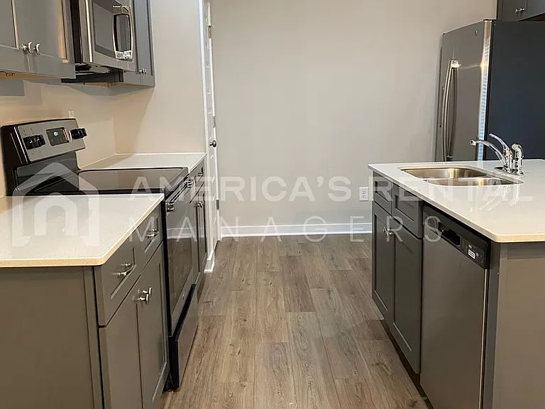 1300 Brookhaven Dr — Photo 8