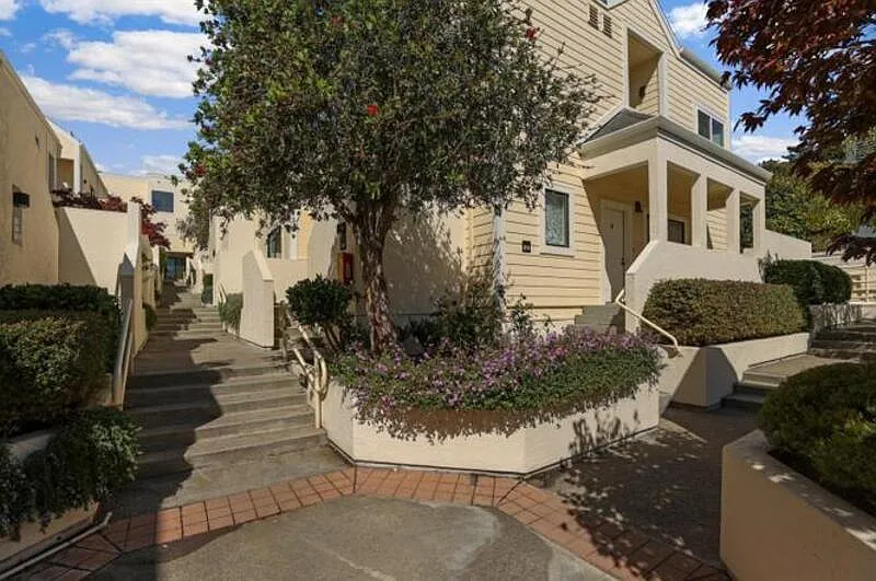 2 bed, 2.0 bath, 1107 sqft, $4,050 — Photo 3