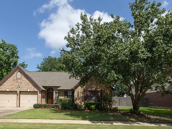 2nd image of 2216 Saint James Pl