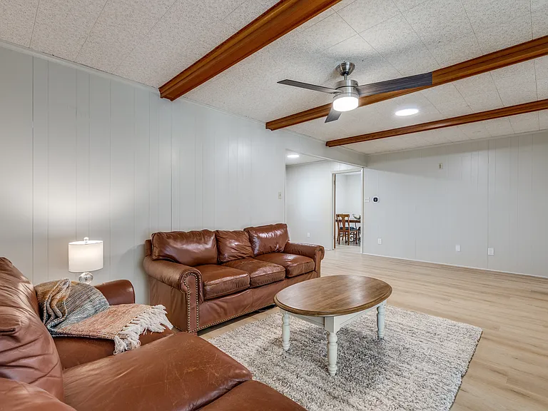 401 Daisy Dr — Photo 13