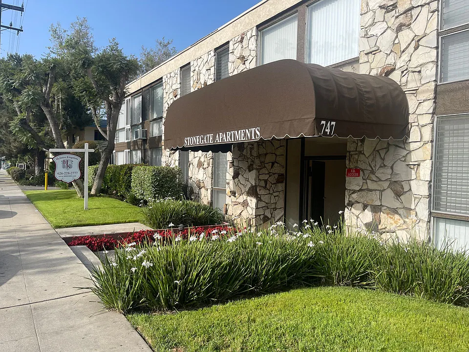 Stone Gate Apartments